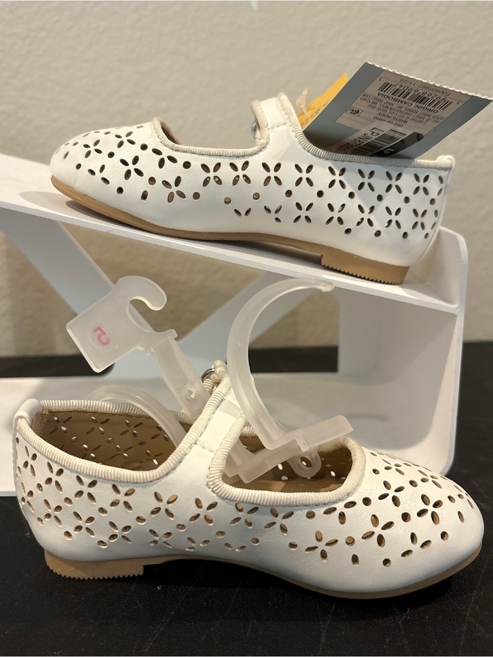 NEW Cat & Jack Addy White Baby Size 5 Memory Foam Lattice Flats - Picture 2 of 6